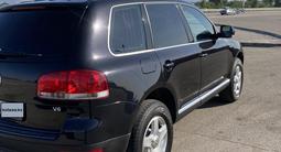 Volkswagen Touareg 2004 года за 4 800 000 тг. в Алматы – фото 4