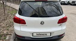 Volkswagen Tiguan 2015 года за 6 880 000 тг. в Алматы – фото 2
