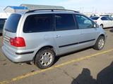 SEAT Alhambra 2002 года за 8 000 000 тг. в Уральск – фото 4