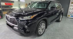 Toyota Highlander Luxe 2025 года за 31 500 000 тг. в Семей