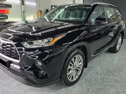 Toyota Highlander Luxe 2025 года за 31 500 000 тг. в Семей