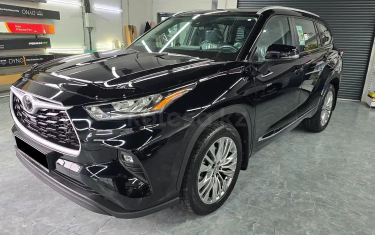 Toyota Highlander Luxe 2025 года за 31 500 000 тг. в Семей