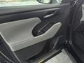 Toyota Highlander Luxe 2025 года за 31 500 000 тг. в Семей – фото 27