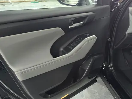 Toyota Highlander Luxe 2025 года за 31 500 000 тг. в Семей – фото 27