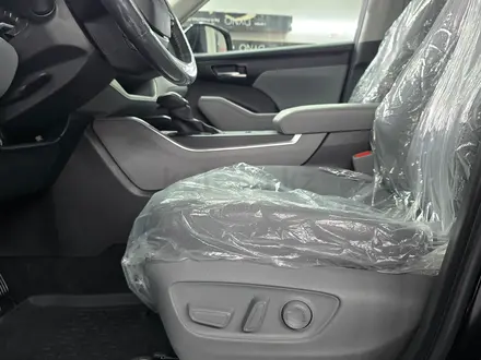 Toyota Highlander Luxe 2025 года за 31 500 000 тг. в Семей – фото 32