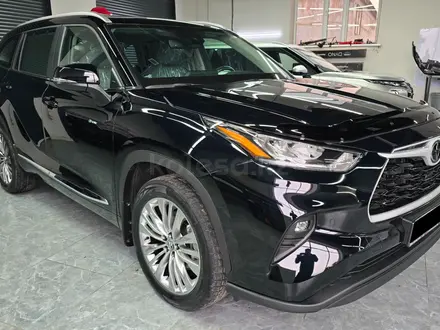 Toyota Highlander Luxe 2025 года за 31 500 000 тг. в Семей – фото 4