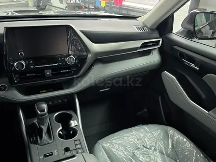 Toyota Highlander Luxe 2025 года за 31 500 000 тг. в Семей – фото 41