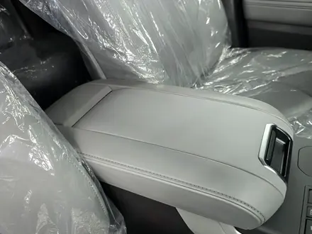 Toyota Highlander Luxe 2025 года за 31 500 000 тг. в Семей – фото 55