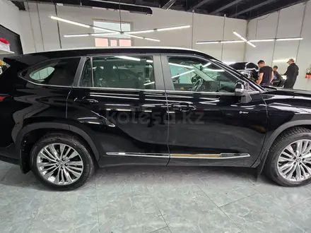 Toyota Highlander Luxe 2025 года за 31 500 000 тг. в Семей – фото 6