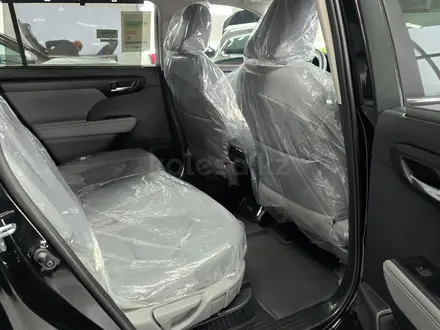 Toyota Highlander Luxe 2025 года за 31 500 000 тг. в Семей – фото 74