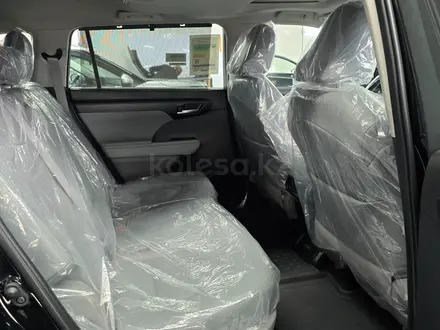 Toyota Highlander Luxe 2025 года за 31 500 000 тг. в Семей – фото 75