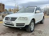 Volkswagen Touareg 2004 года за 3 900 000 тг. в Актобе – фото 3