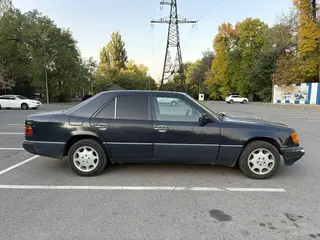 Mercedes-Benz E 230