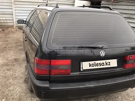 Volkswagen Passat 1995 года за 2 600 000 тг. в Астана – фото 2