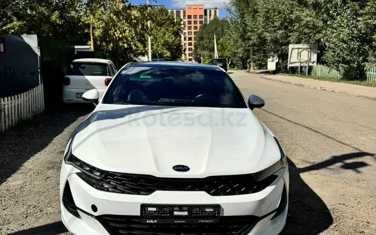 Kia K5 2021 года за 10 000 000 тг. в Астана