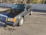 Mercedes-Benz E 260 1989 года за 1 200 000 тг. в Караганда – фото 2