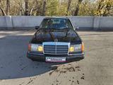 Mercedes-Benz E 260 1989 года за 1 200 000 тг. в Караганда