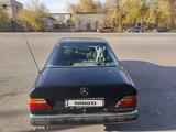 Mercedes-Benz E 260 1989 года за 1 200 000 тг. в Караганда – фото 5