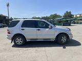 Mercedes-Benz ML 320 2001 года за 4 300 000 тг. в Жезказган – фото 2