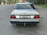 Mercedes-Benz E 200 1993 годаfor1 900 000 тг. в Алматы – фото 5