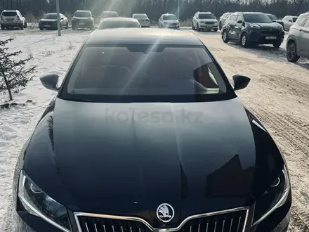 Skoda Superb 2019 года за 13 000 000 тг. в Уральск – фото 2