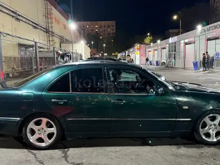 Mercedes-Benz E 320 1995 года за 2 500 000 тг. в Алматы – фото 3