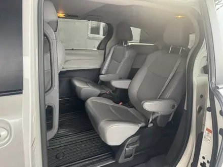 Toyota Sienna 2022 года за 22 300 000 тг. в Алматы – фото 4
