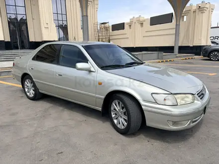 Toyota Camry 2000 года за 3 500 000 тг. в Кызылорда – фото 2