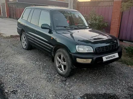 Toyota RAV4 1998 года за 2 900 000 тг. в Актобе – фото 2