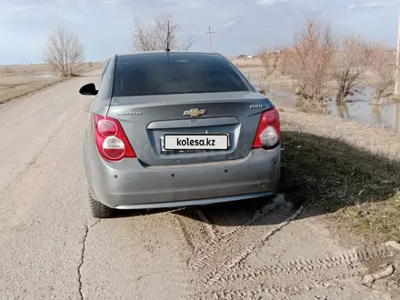 Chevrolet Aveo 2015 года за 3 300 000 тг. в Уральск – фото 2