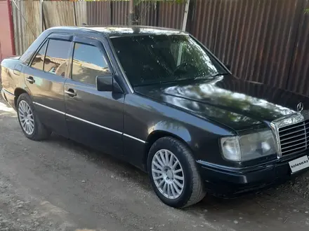 Mercedes-Benz E 200 1992 года за 1 300 000 тг. в Алматы