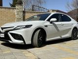 Toyota Camry 2022 года за 20 500 000 тг. в Усть-Каменогорск – фото 2