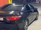 Toyota Camry 2016 года за 5 500 000 тг. в Атырау – фото 5