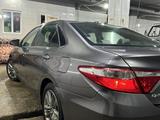 Toyota Camry 2015 года за 5 999 999 тг. в Актобе – фото 4