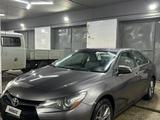 Toyota Camry 2015 года за 5 999 999 тг. в Актобе – фото 2