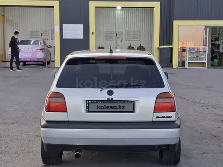 Volkswagen Golf 1995 года за 2 100 000 тг. в Караганда – фото 4