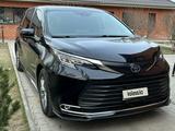 Toyota Sienna 2022 года за 25 000 000 тг. в Актобе – фото 4