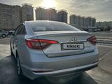 Hyundai Sonata 2015 года за 6 500 000 тг. в Астана – фото 2