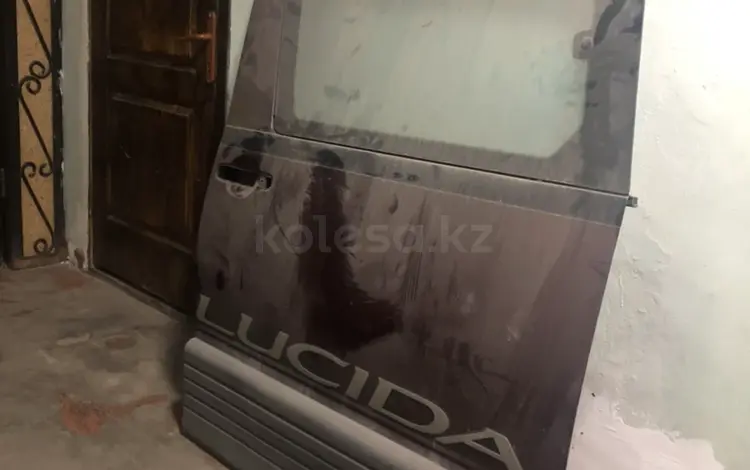 Дверь боковая Lusida за 30 000 тг. в Караганда