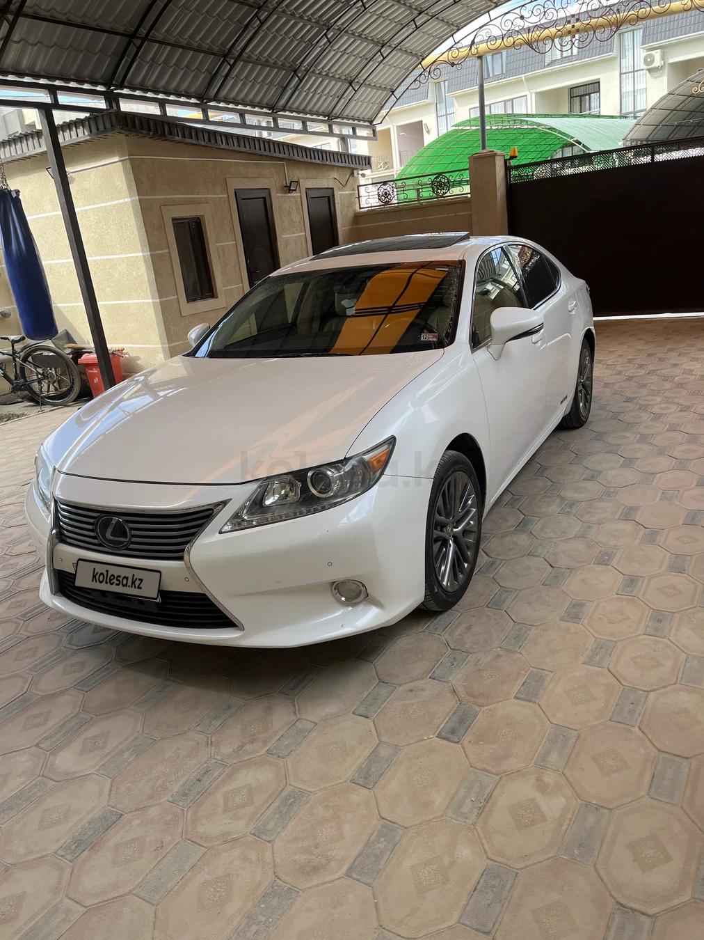 Lexus ES 300h 2013 г.