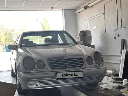 Mercedes-Benz E 320 1998 года за 3 000 000 тг. в Кызылорда – фото 14