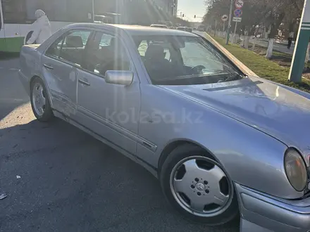 Mercedes-Benz E 320 1998 года за 3 000 000 тг. в Кызылорда