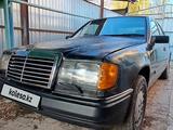 Mercedes-Benz E 200 1988 года за 950 000 тг. в Тараз – фото 2