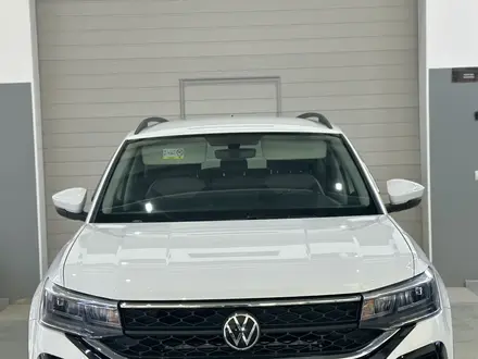 Volkswagen Taos 2021 года за 11 250 000 тг. в Атырау