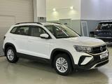 Volkswagen Taos 2021 года за 11 000 000 тг. в Атырау – фото 2