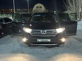 Toyota Highlander 2012 года за 13 500 000 тг. в Актобе – фото 2