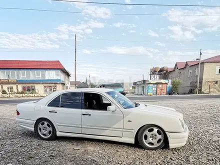 Mercedes-Benz E 320 1996 года за 2 700 000 тг. в Тараз – фото 4