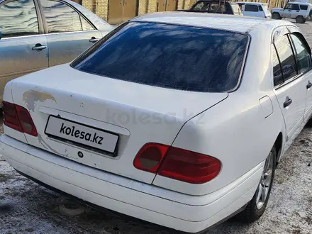 Mercedes-Benz E 220 1997 года за 2 300 000 тг. в Жезказган