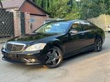Mercedes-Benz S 500 2008 года за 10 000 000 тг. в Астана