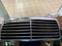 W124 решетка радиатора за 20 000 тг. в Актобе